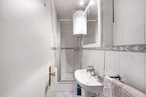 Douche, serviettes fournies