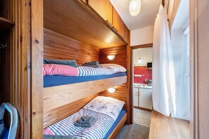 1 bedroom, WiFi, bed sheets