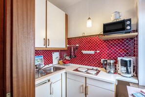 Fridge, microwave, stovetop, coffee/tea maker