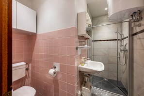 Shower, towels