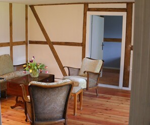 Deluxe House, 2 Bedrooms | Living room