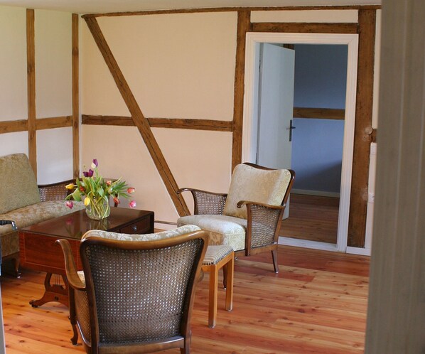 Deluxe House, 2 Bedrooms | Living room