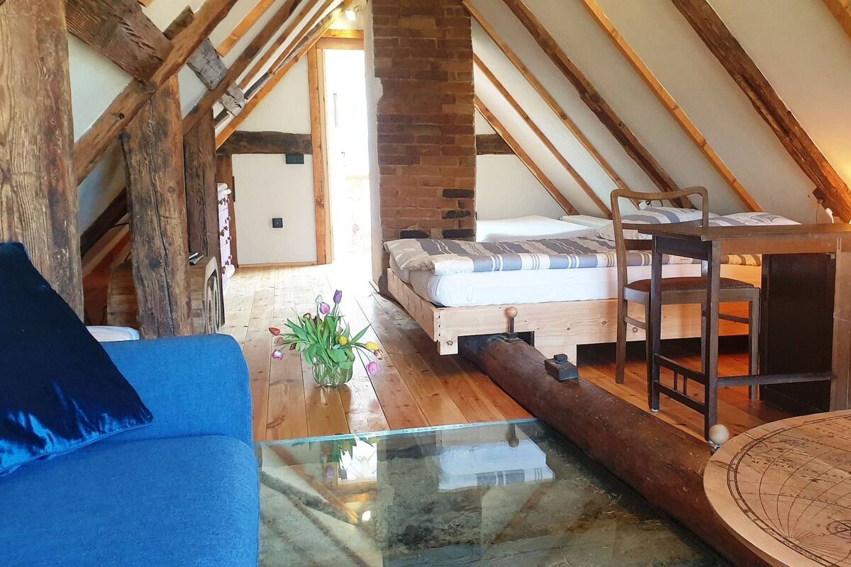 6 bedrooms, individually furnished