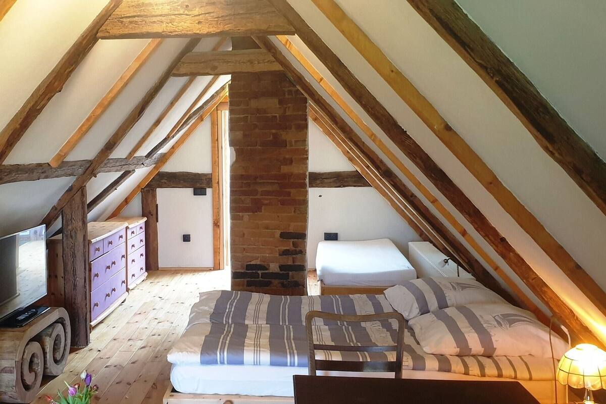 6 bedrooms, individually furnished