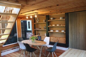 Maison Confort, 2 chambres | Cuisine privée | Réfrigérateur, micro-ondes, four, cafetière/bouilloire