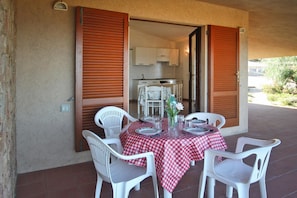 Deluxe House, 2 Bedrooms | Outdoor dining