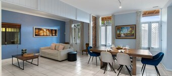 Spacious Affordable 7B3B 2Living/Pool/Yard/Mall