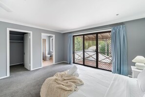 7 habitaciones, tabla de planchar con plancha, cuna de viaje y wifi 