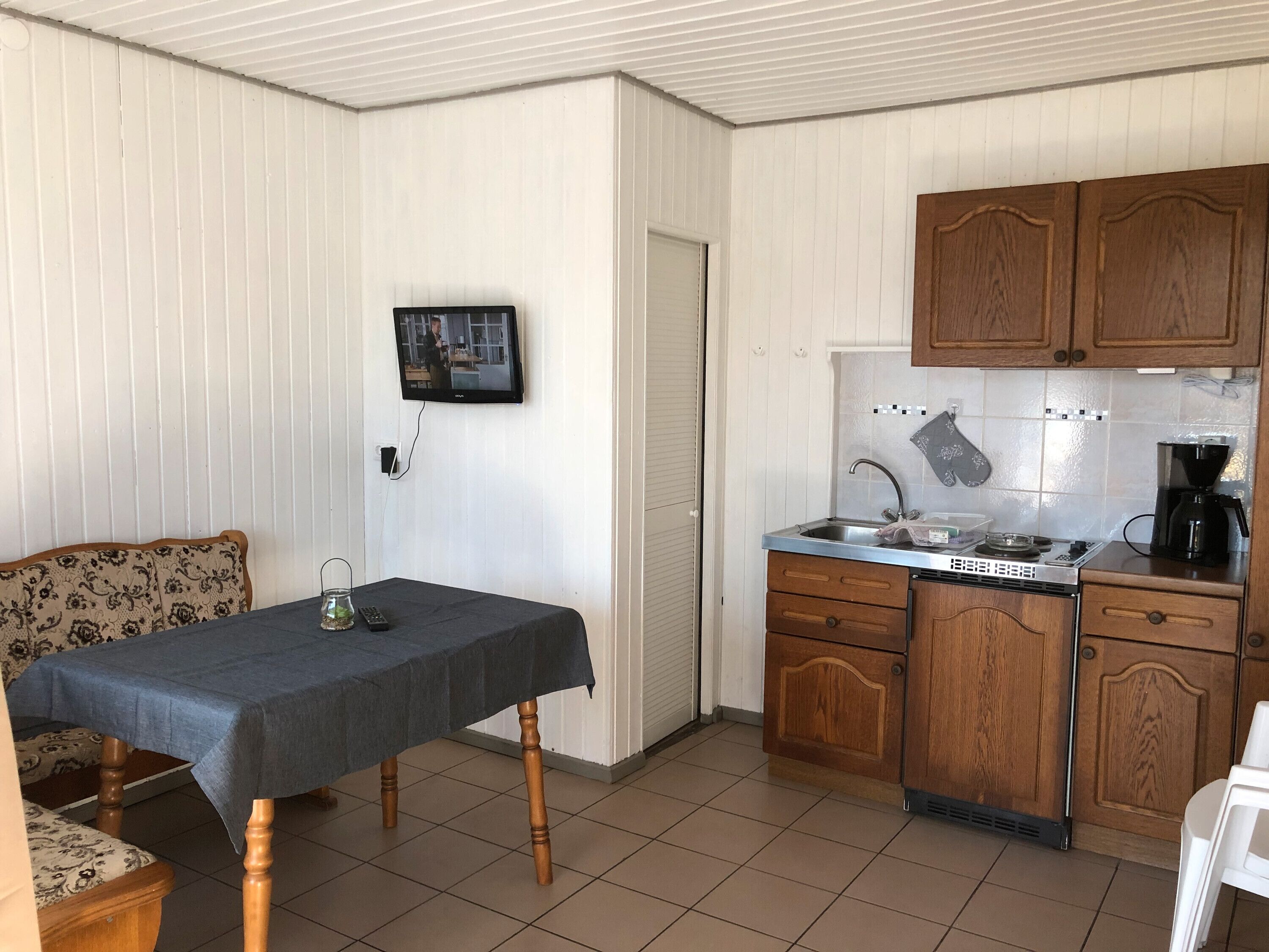 冷蔵庫、コンロ、コーヒー / ティーメーカー、電気ポット