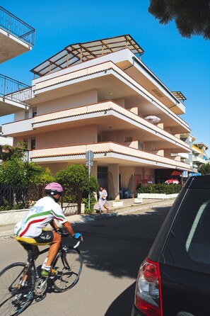 Comfort Apartment, 3 Bedrooms | Exterior - Apartment in Silvi Marina With Parking Space (Silvi)