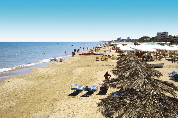 Deluxe Apartment, 2 Bedrooms | Water view - Apartment in Silvi Marina With Parking Space (Silvi)