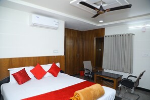 Deluxe Double Room, City View | Desk, free WiFi - Hotel New Maruthi Residency Inn (Hyderabad)
