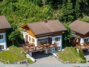 Exterior - Sunlit Alpine Chalet Stay (Wald-Königsleiten)
