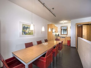 Dining - Cozy Alpine Retreat in Wald im Pinzgau (Wald-Königsleiten)