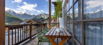 Authentic Mountain Retreat for 12