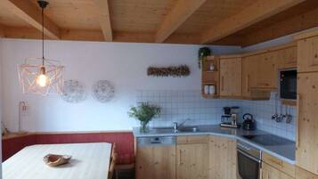 Mikrowelle, Ofen, Herdplatte, Geschirrspüler