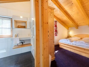 5 bedrooms, WiFi