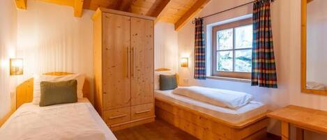 5 habitaciones, tabla de planchar con plancha y wifi