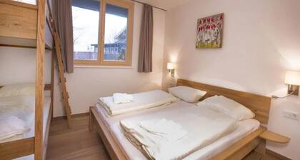Bright Apartment with Garden for 8
