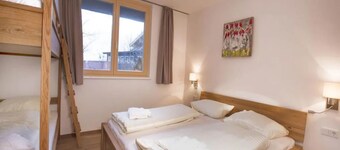 Bright Apartment with Garden for 8