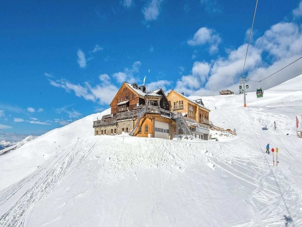Exterior - Apartment in Neukirchen near Ski Lift & Sauna (Neukirchen am Großvenediger)