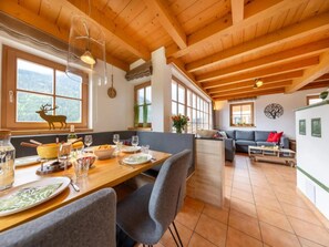 Dining - Stylish Ten-Person Alpine Chalet (Wald-Königsleiten)