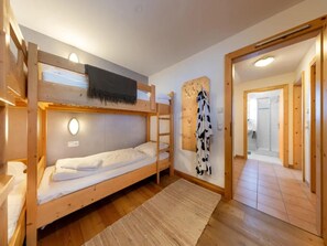 3 bedrooms - Stylish Ten-Person Alpine Chalet (Wald-Königsleiten)
