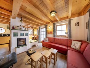 TV, fireplace, DVD player - Spacious Detached Chalet in Holiday Village (Wald im Pingzau)