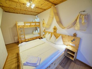 3 bedrooms, WiFi