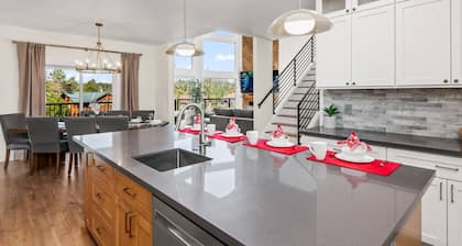 New Listing! Luxury 6 bedroom, 5 bath lake home with hot tub, sauna. dock and lake access