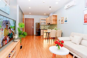 Luxury Apartment, 2 Bedrooms, City View | Living area