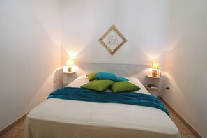 1 chambre, fer et planche à repasser, accès Internet, draps fournis