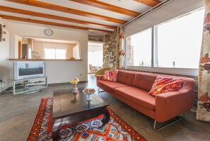 Comfort Apartment, 2 Bedrooms | Living room | Fireplace