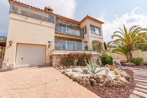 Classic Apartment, 2 Bedrooms | Exterior