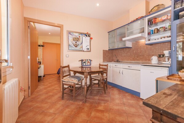 Villa Confort, 5 habitaciones | Cocina privada | Refrigerador, microondas, horno y lavavajillas