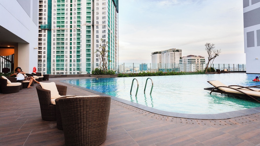 Refined Saigon - Rivergate Apartment