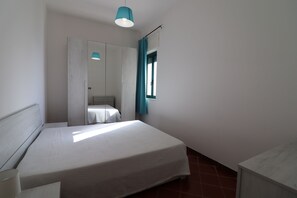 2 bedrooms, iron/ironing board, Internet, bed sheets