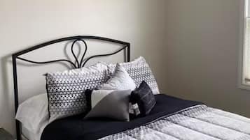 3 habitaciones, tabla de planchar con plancha, wifi y ropa de cama
