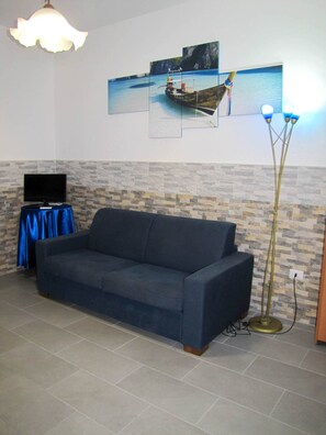 TV - Bright apartment near Baia Verde beaches (Baia Verde)