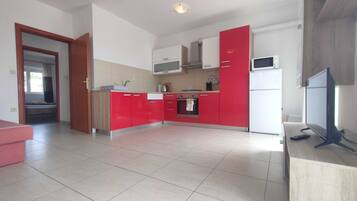 Apartment (Classic Two Bedroom Apartment with Se) | Eigene Küche | Kühlschrank