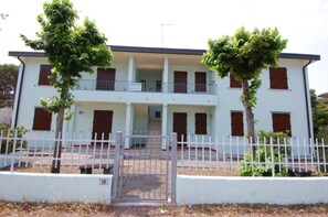 Exterior - Flat with shared garden 200 mt from the sea (Rosolina Mare)