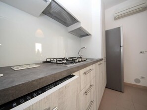 Refrigerador, microondas, parrilla de estufa y lavavajillas 