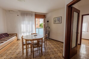 Interior - Bright flat close to Bibione promenade (Bibione)