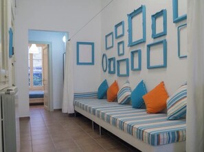 2 habitaciones, tabla de planchar con plancha y cuna de viaje