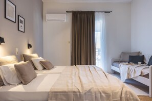 Kahden hengen perushuone, parveke | Tallelokero huoneessa, silitysrauta/-lauta, ilmaiset vauvansängyt