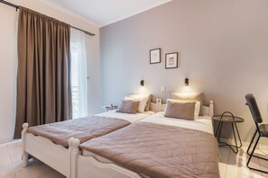 Businesshuone | Tallelokero huoneessa, silitysrauta/-lauta, ilmaiset vauvansängyt