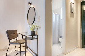 Basic Double Room, Balcony | Bathroom