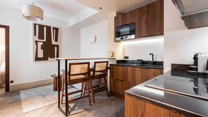 Coffee/tea maker, fridge, microwave, stovetop - Elegant apartment - 1BR/4P - Rue Saint-Honoré (Paris)