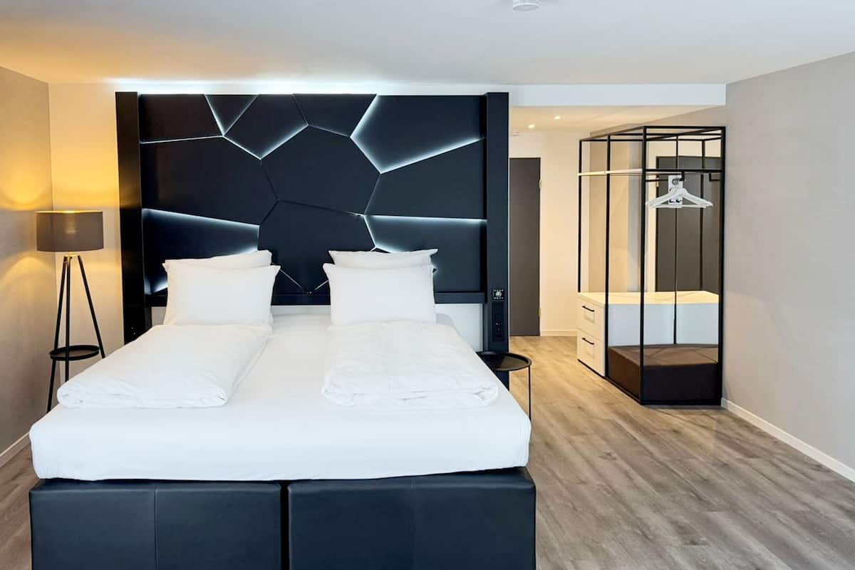 Standard Double Room | 1 bedroom, hypo-allergenic bedding, desk, soundproofing