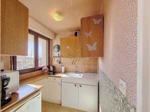 Mikrowelle, Toaster, Kochgeschirr/Geschirr/Besteck